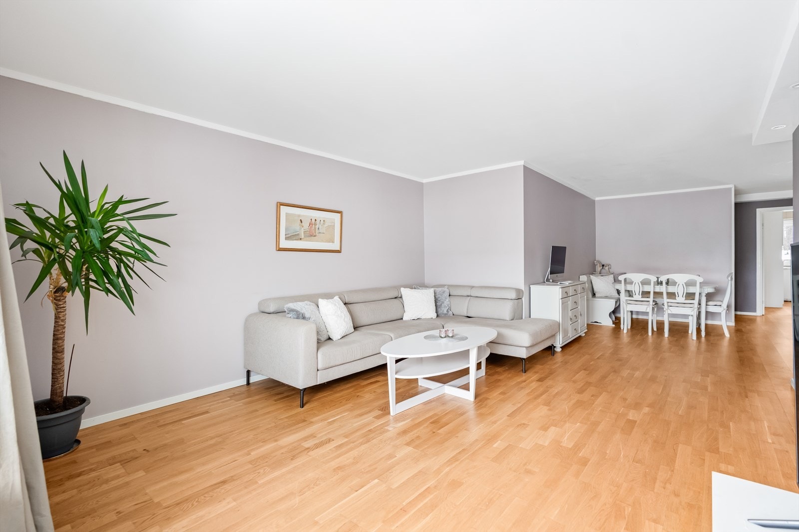 Stuen er av fin størrelse, med mange innredningsmuligheter. Galleribilde