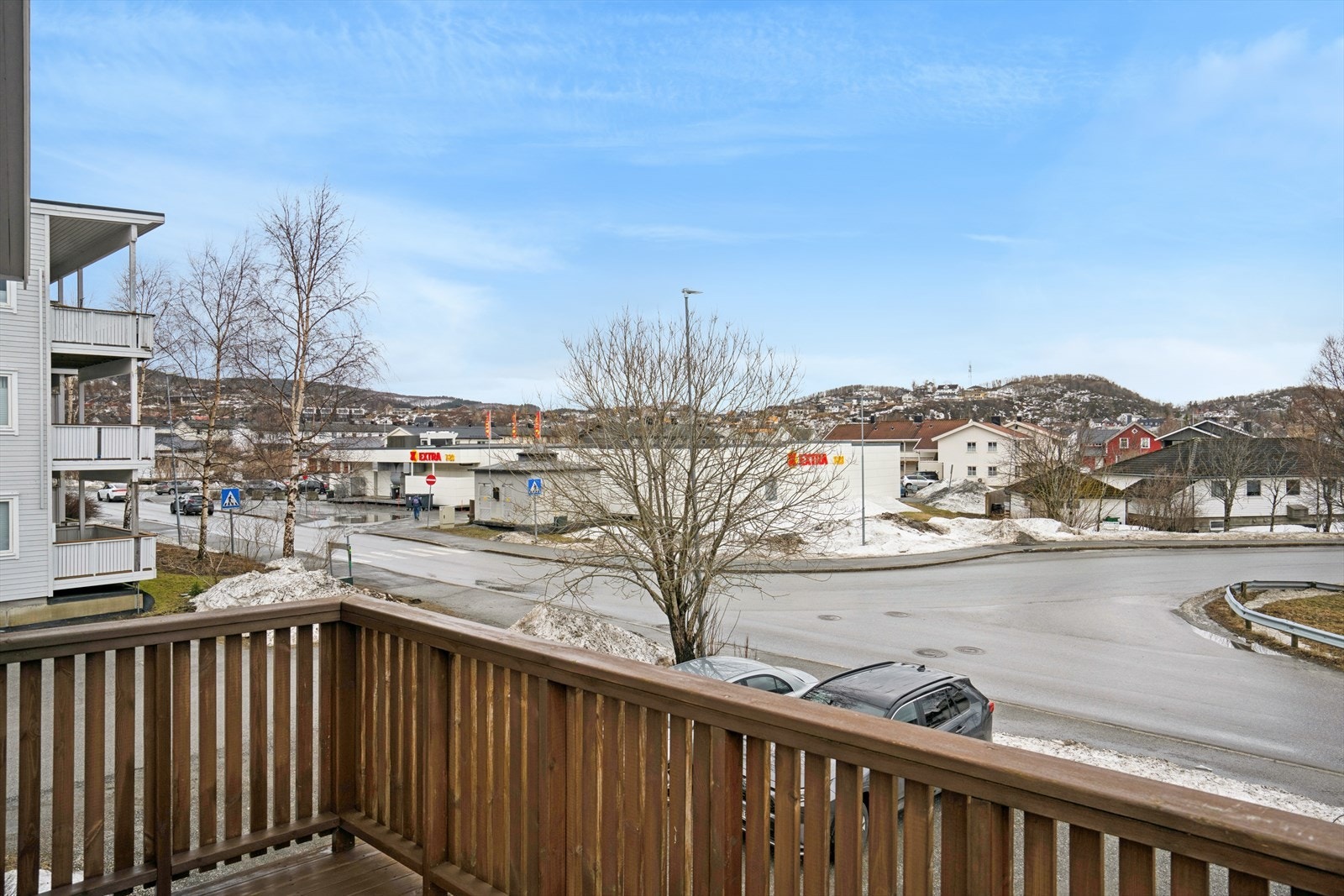 Fra balkongen ser du rett mot Coop Extra Volden, kun et par minutters gange unna. Galleribilde