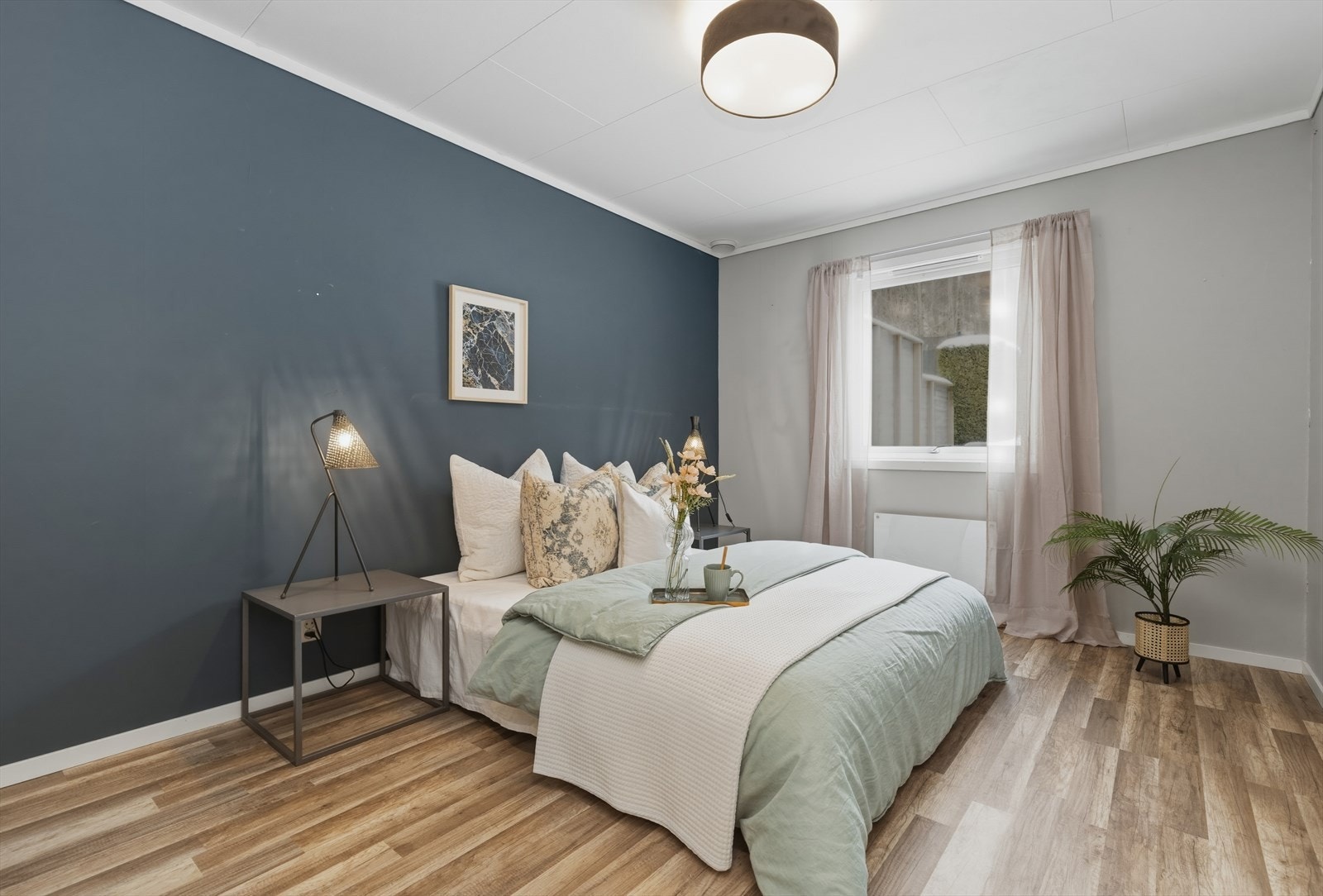 Romslig soverom i 1. etasje. Galleribilde