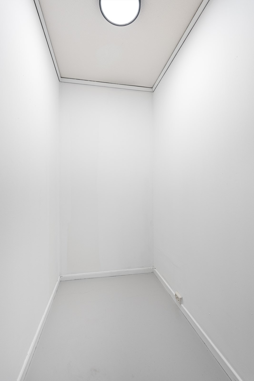 Oppbevaring er viktig når du skal flytte i leilighet og tilhørende aktuell leilighet finner du denne innvendige boden, samt 2 eksterne boder i tillegg. Galleribilde