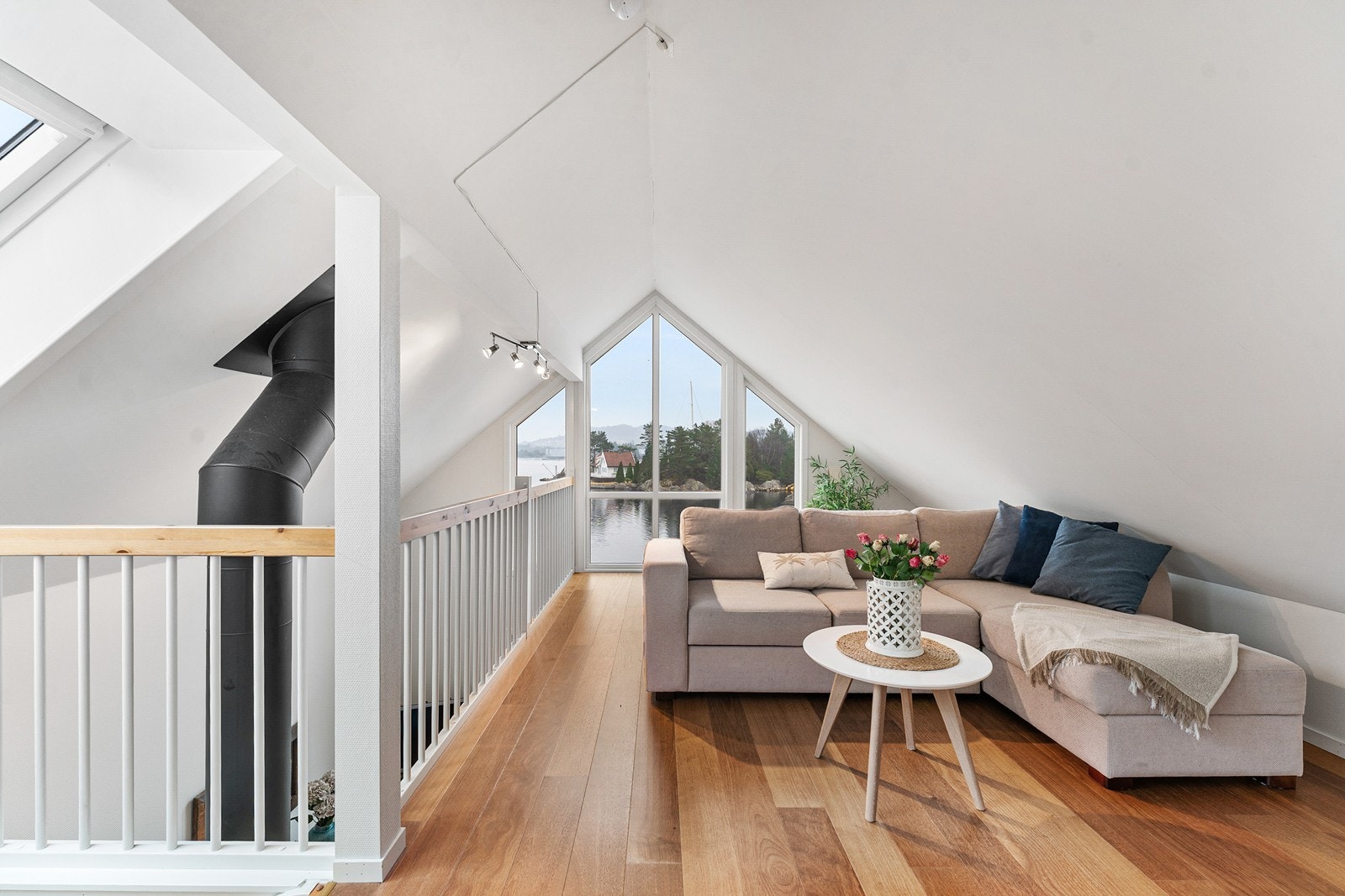 Dette gir en flott romfølelse og en spennende arkitektonisk detalj. Galleribilde