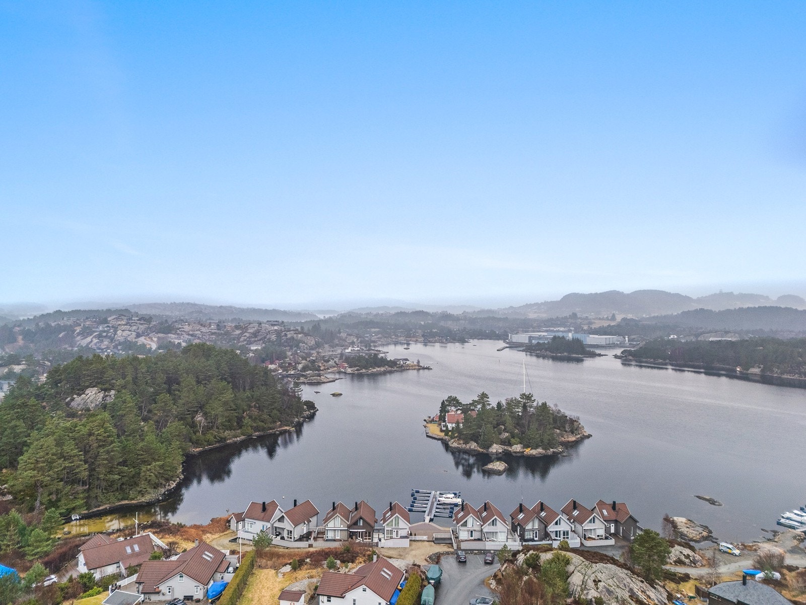 I nærområdet finnes også flotte turmuligheter i variert terreng, både langs sjøen og i skog og mark. Galleribilde