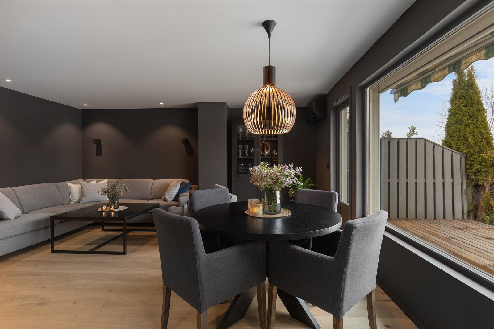 Gjennomgående høy standard på matrialvalg - her kan du bo i mange år uten å tenke på oppussing! Galleribilde