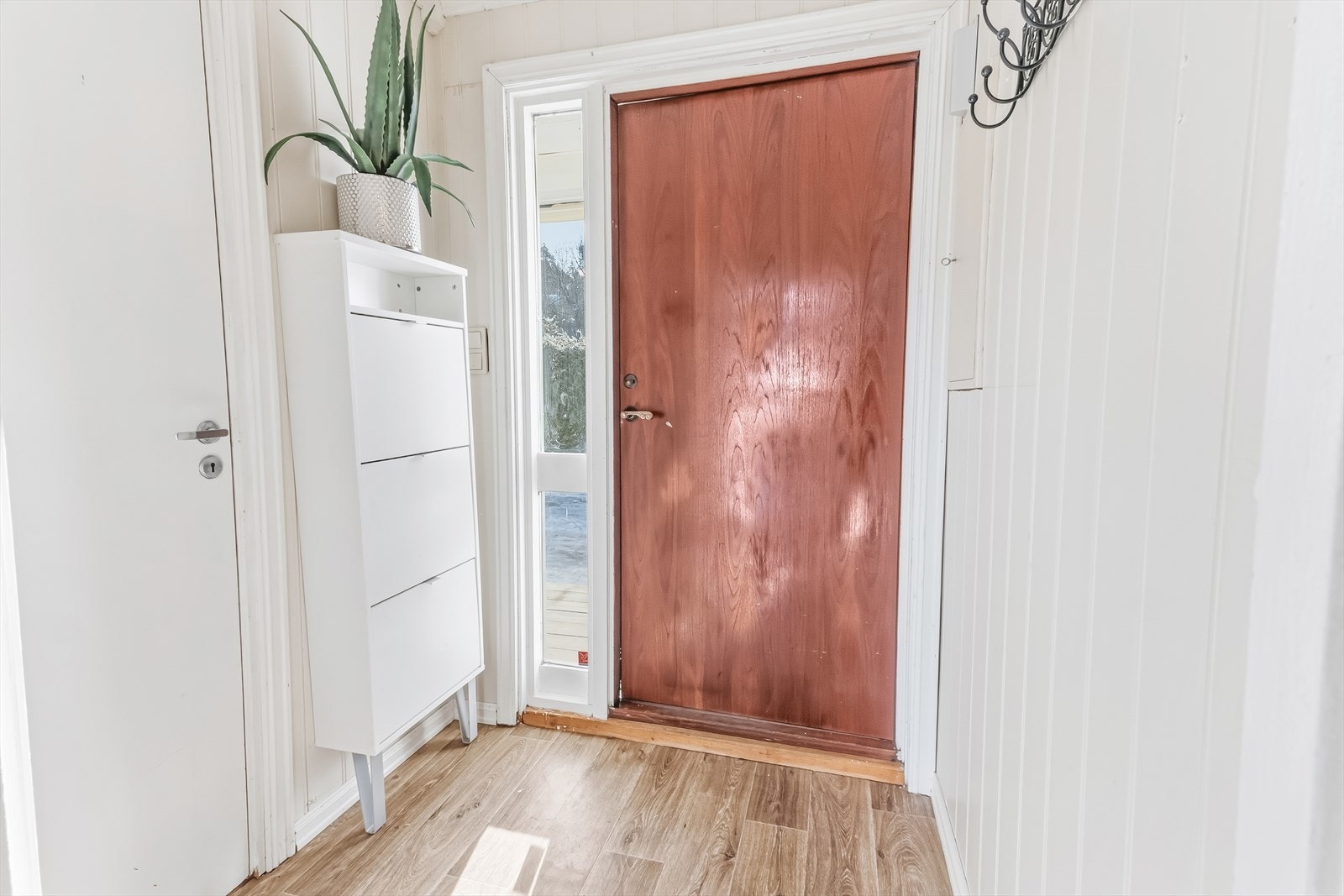 Entre/ gang med god veggplass for yttertøy. Galleribilde