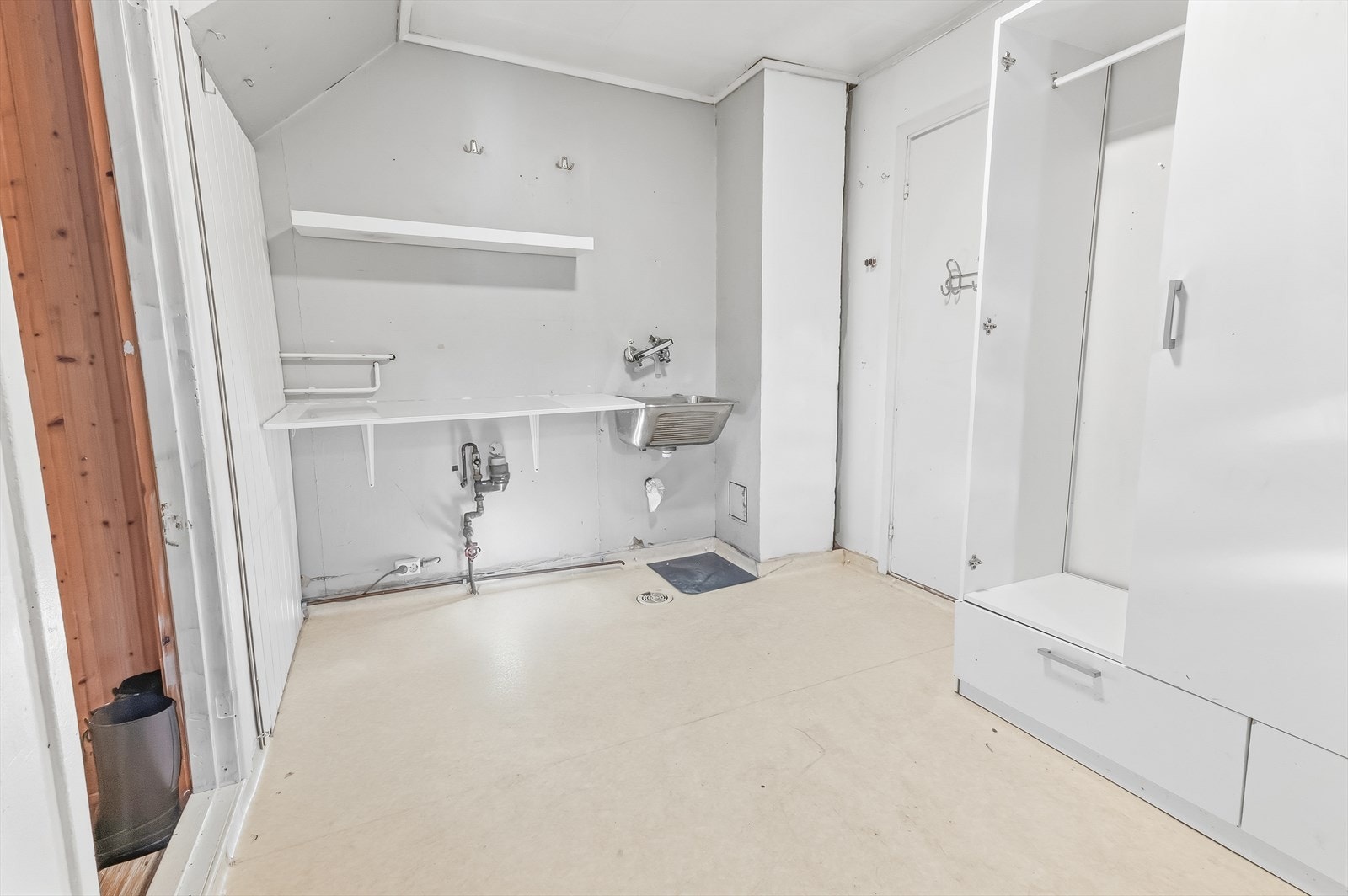 Like ved kjøkkenet er det vaskerom/ grovinngang. Galleribilde