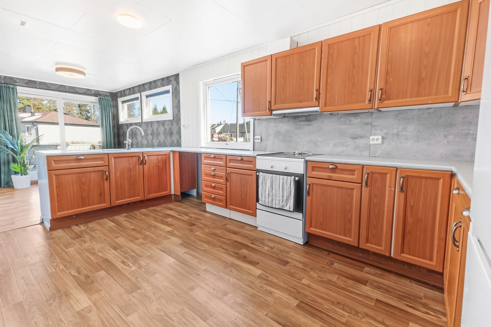 Åpen løsning mellom stue og kjøkken. Galleribilde