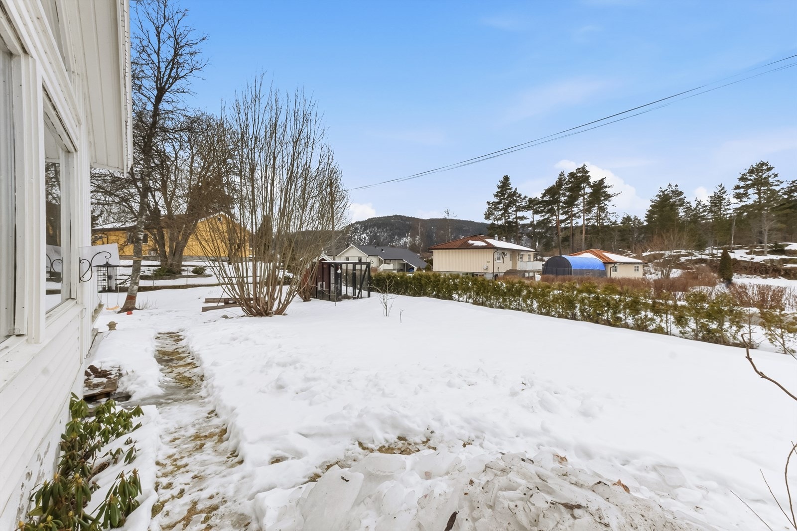 Hjørnetomt med stor hage. Galleribilde