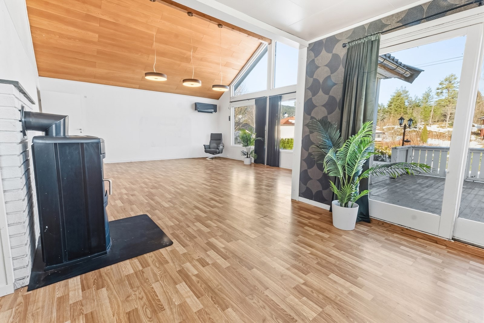 Fra stuen er det utgang til terrasse. Galleribilde