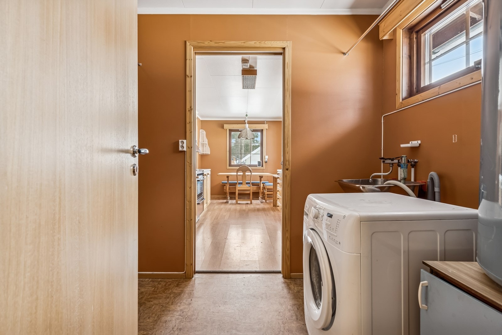 Separat vaskerom, som har behov for oppgradering for å tåle normal bruk i hht dagens krav. Galleribilde