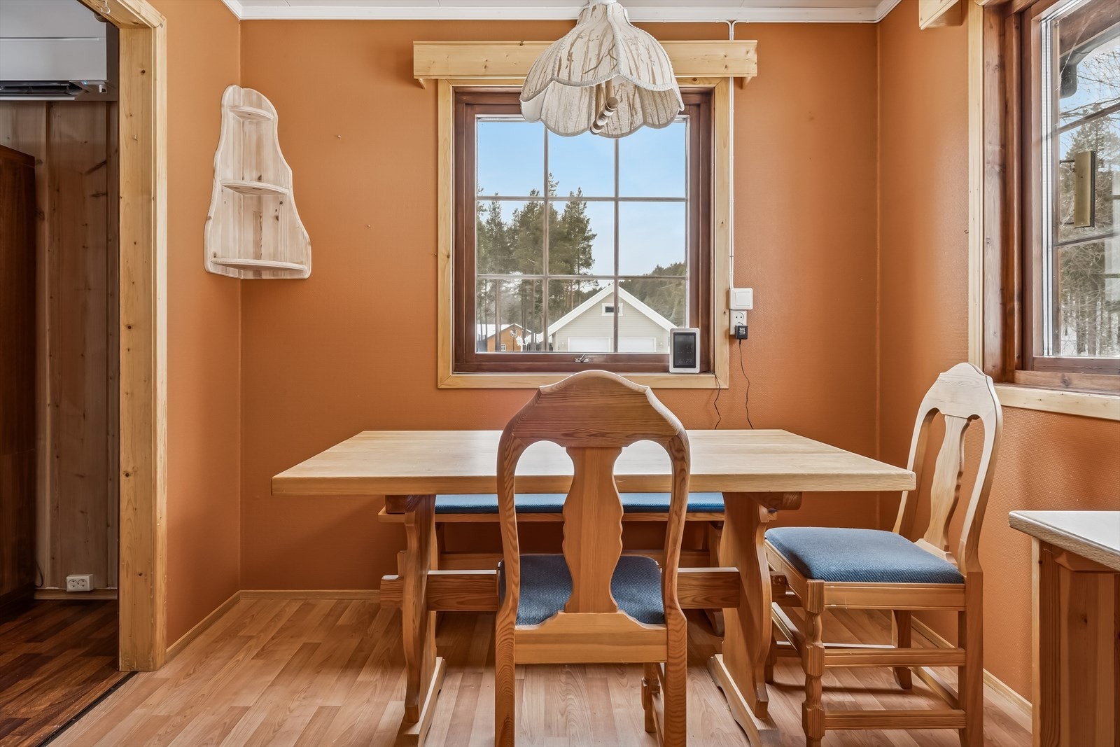 Lys og trivelig spisekrok. Galleribilde