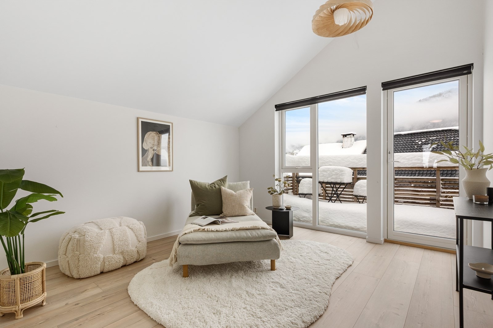 TV-stue med utgang til balkong. Galleribilde