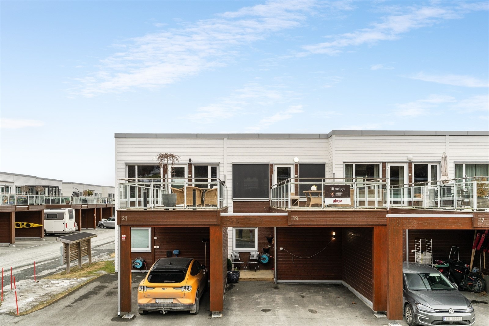 Fra eiendommen er det kort vei til bussholdeplass med hyppige bussavganger mot Trondheim og Orkanger. Galleribilde