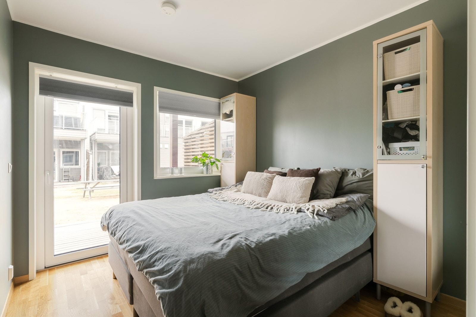 Boligen har tre soverom i første etasje på henholdsvis ca. 8,5 , 8,5 og 6,5 kvm. Galleribilde