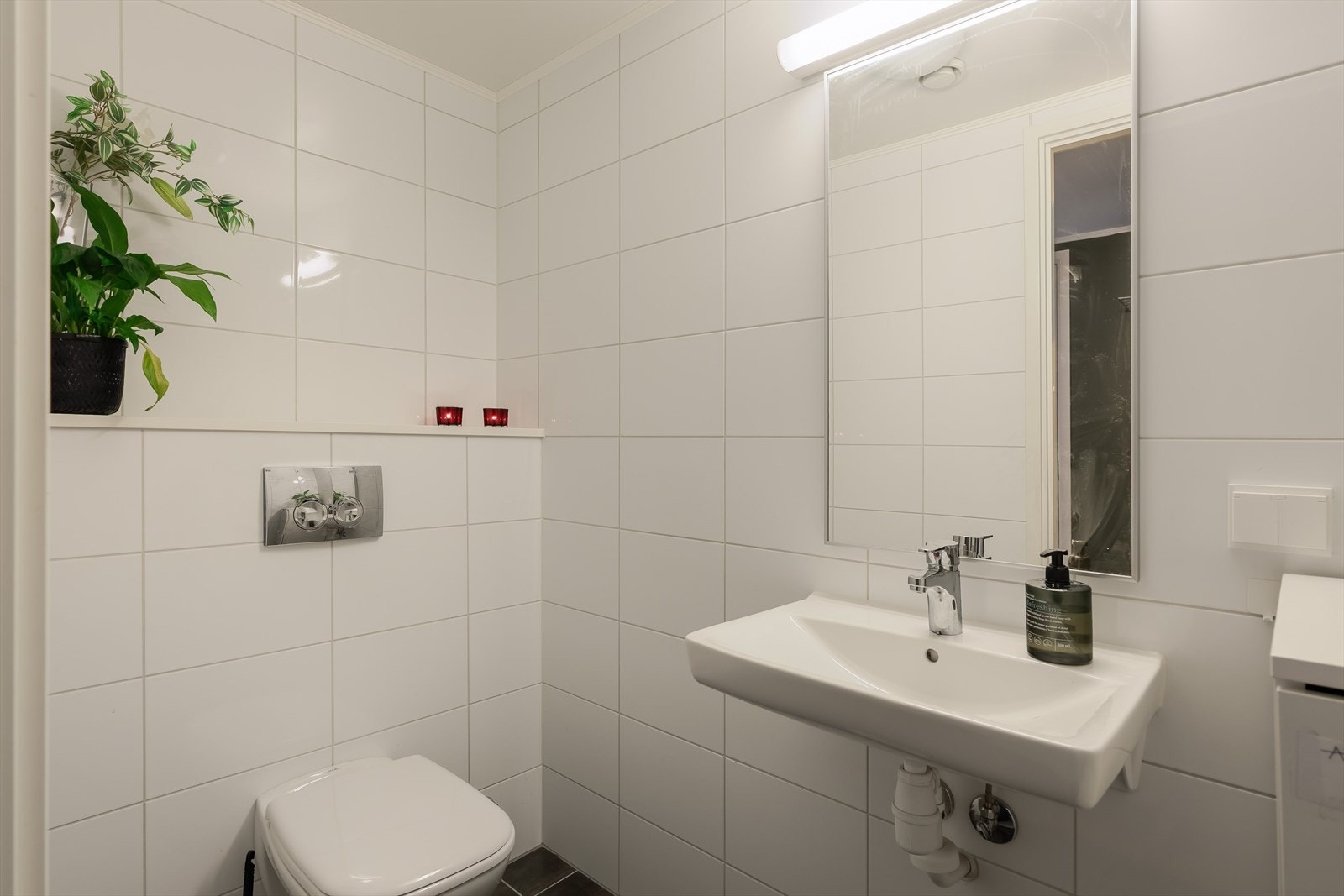 Toalettrommet fungerer som et praktisk gjestetoalett. Galleribilde