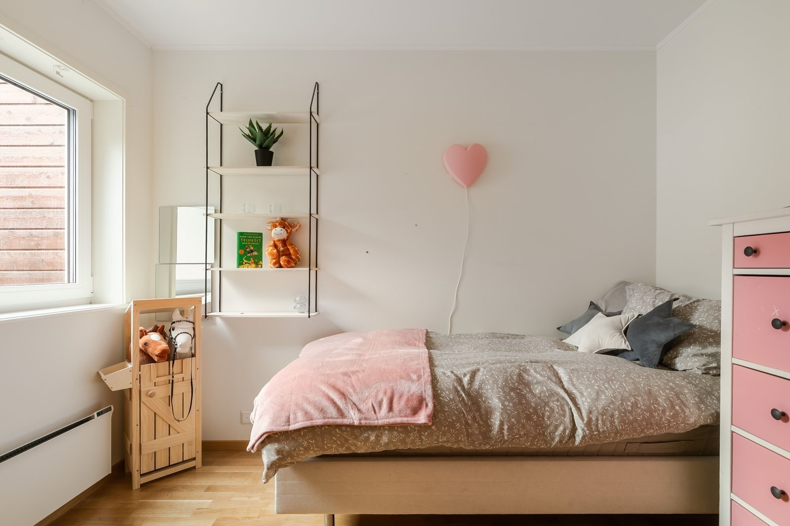 De øvrige soverommene egner seg godt som barnerom, gjesterom eller kontor. Galleribilde