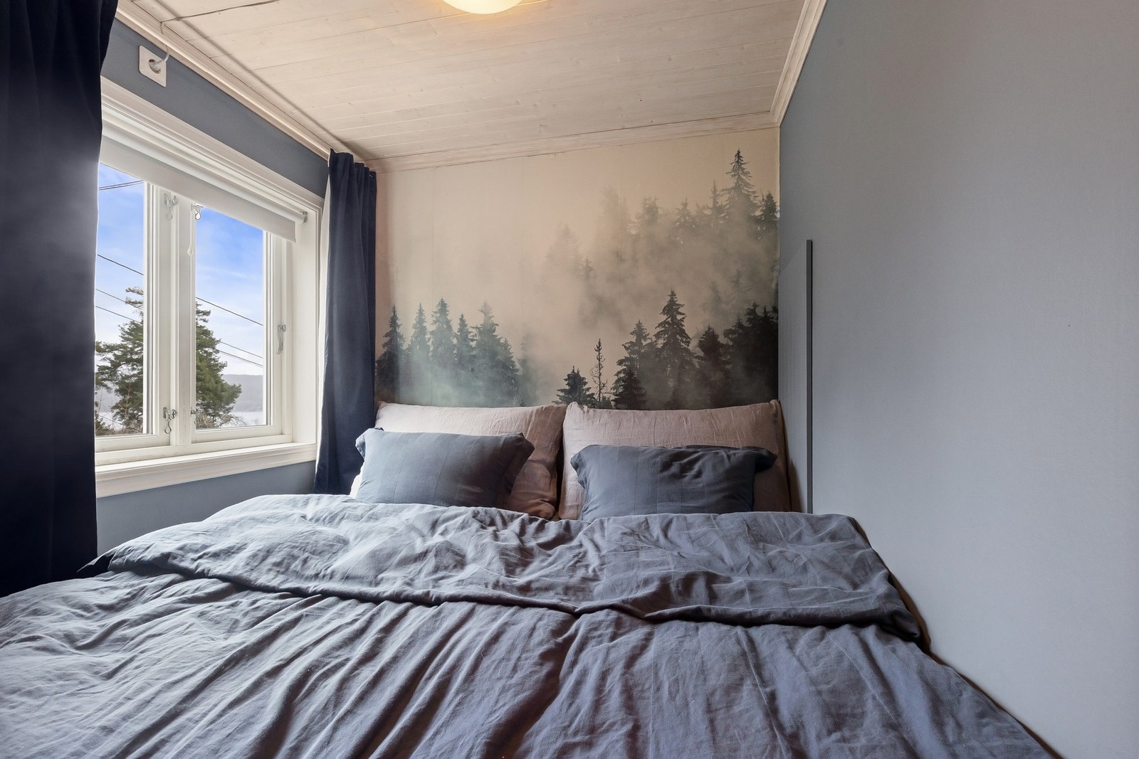 Innredet rom i 1.etasje er i dag benyttet som soverom. Galleribilde