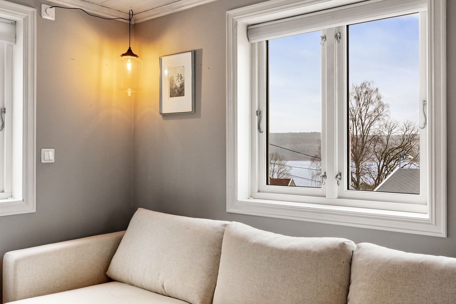 Boligen har idyllisk utsyn mot Bunnefjorden. Galleribilde