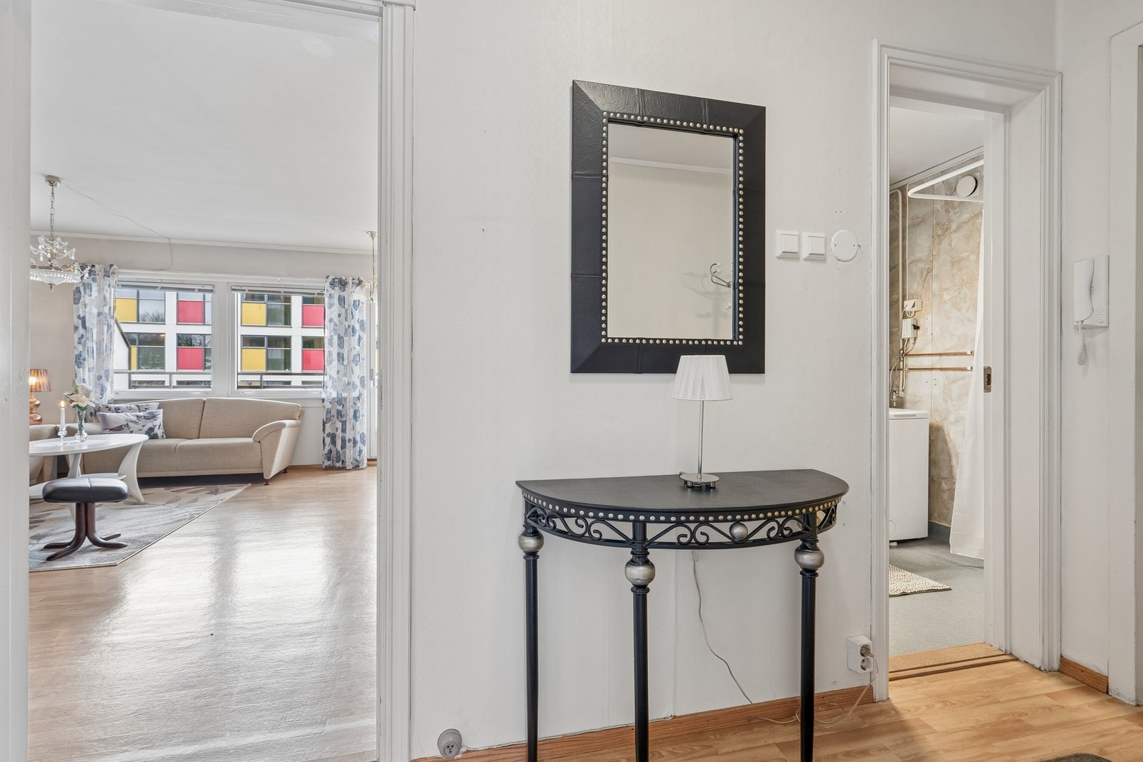 I tillegg følger det med to boder av god størrelse som gir gode lagringsmuligheter. Galleribilde