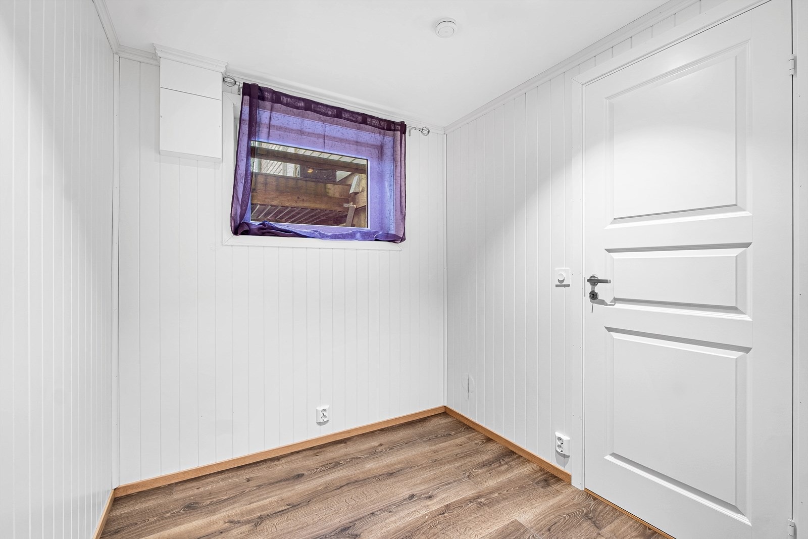 Rom IV - Innredet rom (ikke godkjent soverom/hoveddel) Galleribilde