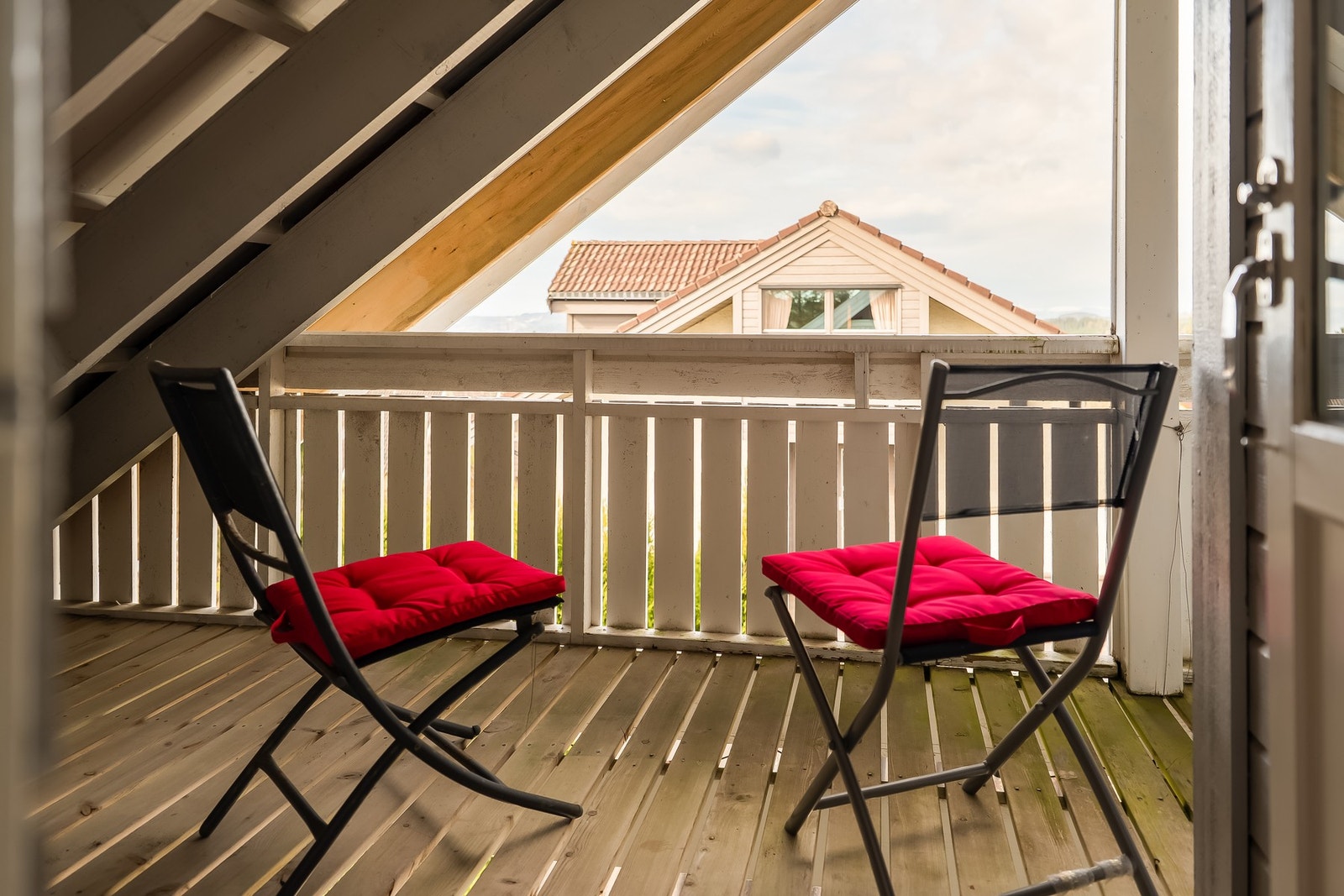 Vestvendt balkong i loftsetasjen. Galleribilde