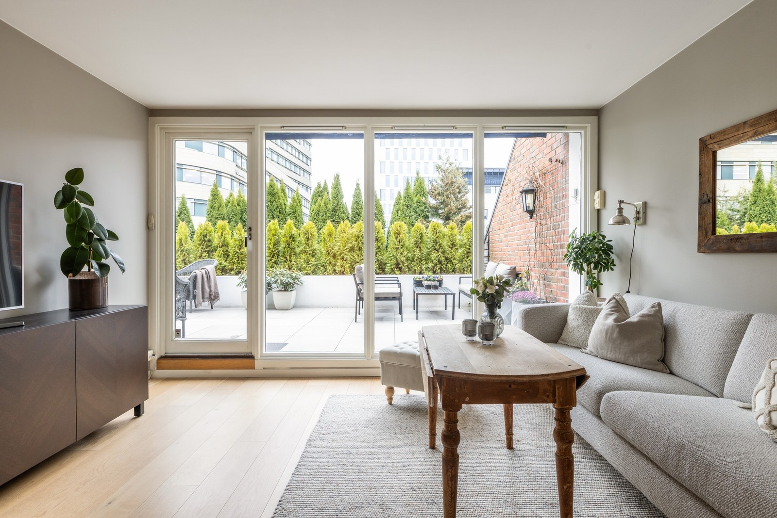 Direkte tilgang til en romslig terrasse - Galleribilde