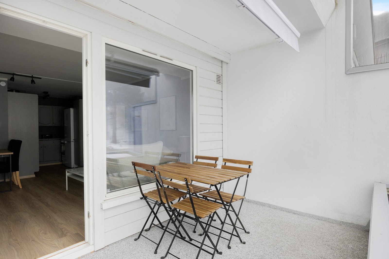 En hyggelig uteplass som passer fint til både morgenkaffe og ettermiddagssol. Galleribilde