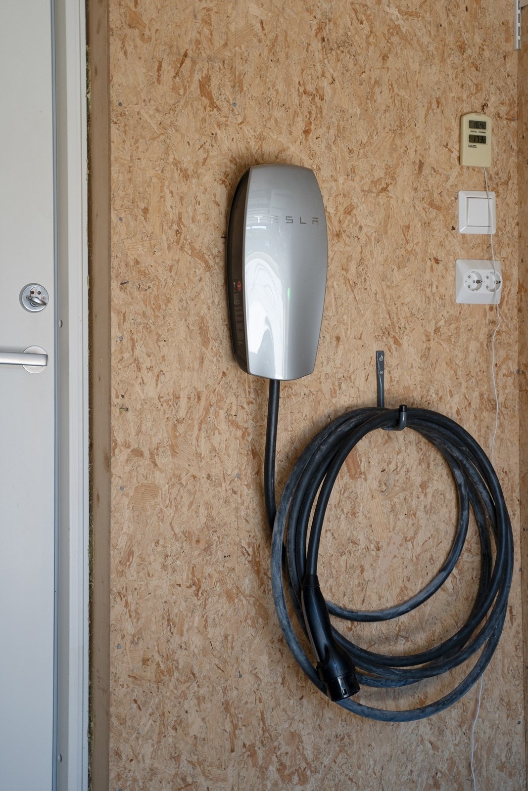 Lader til Tesla følger med Galleribilde