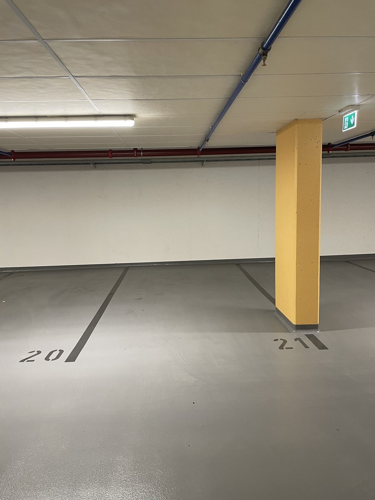 Garasjeplass nr. 21 medfølger - mulig å sette opp (EL) lader Galleribilde