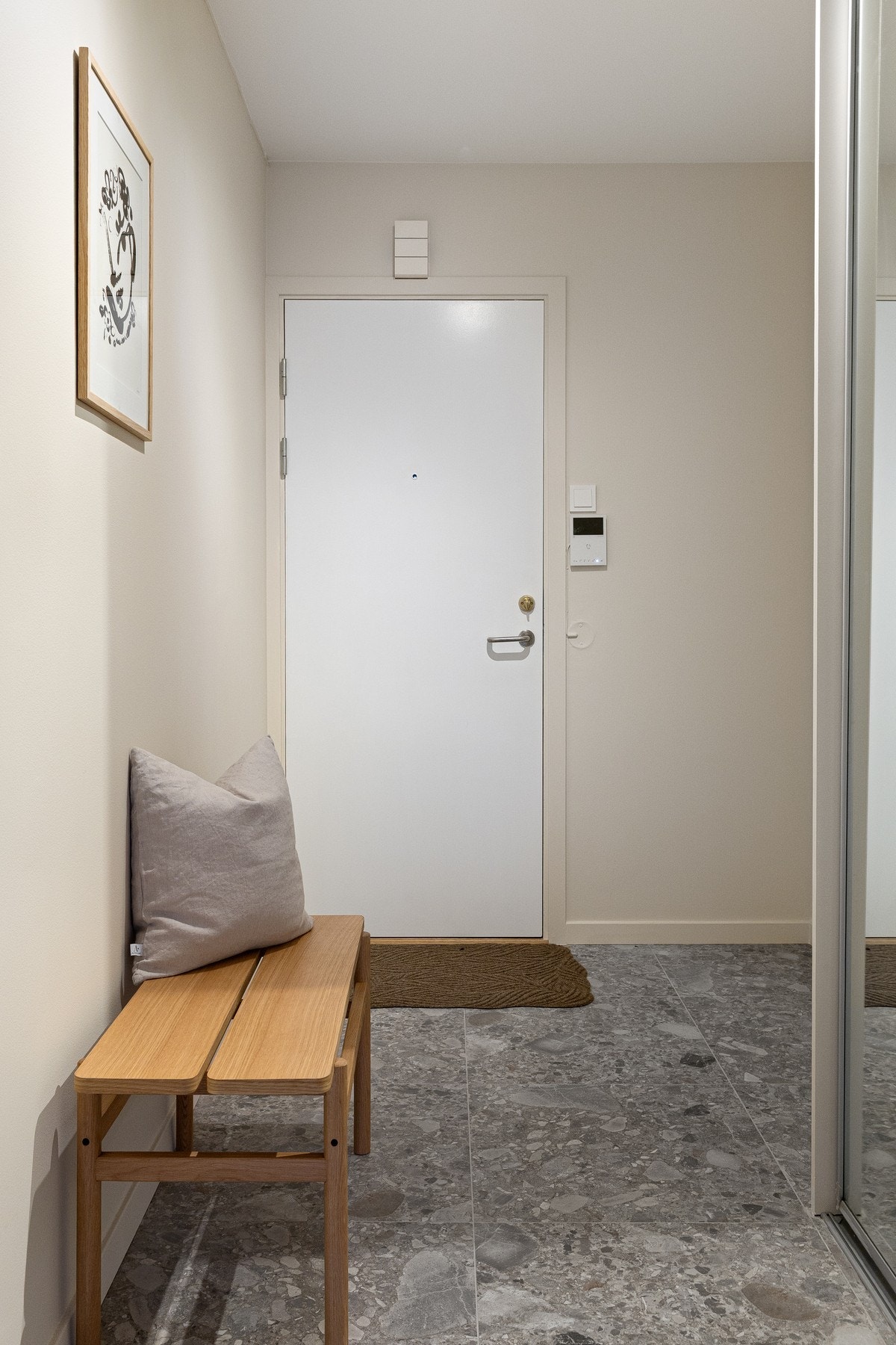 Du ønskes velkommen hjem via et hyggelig inngangsparti Galleribilde