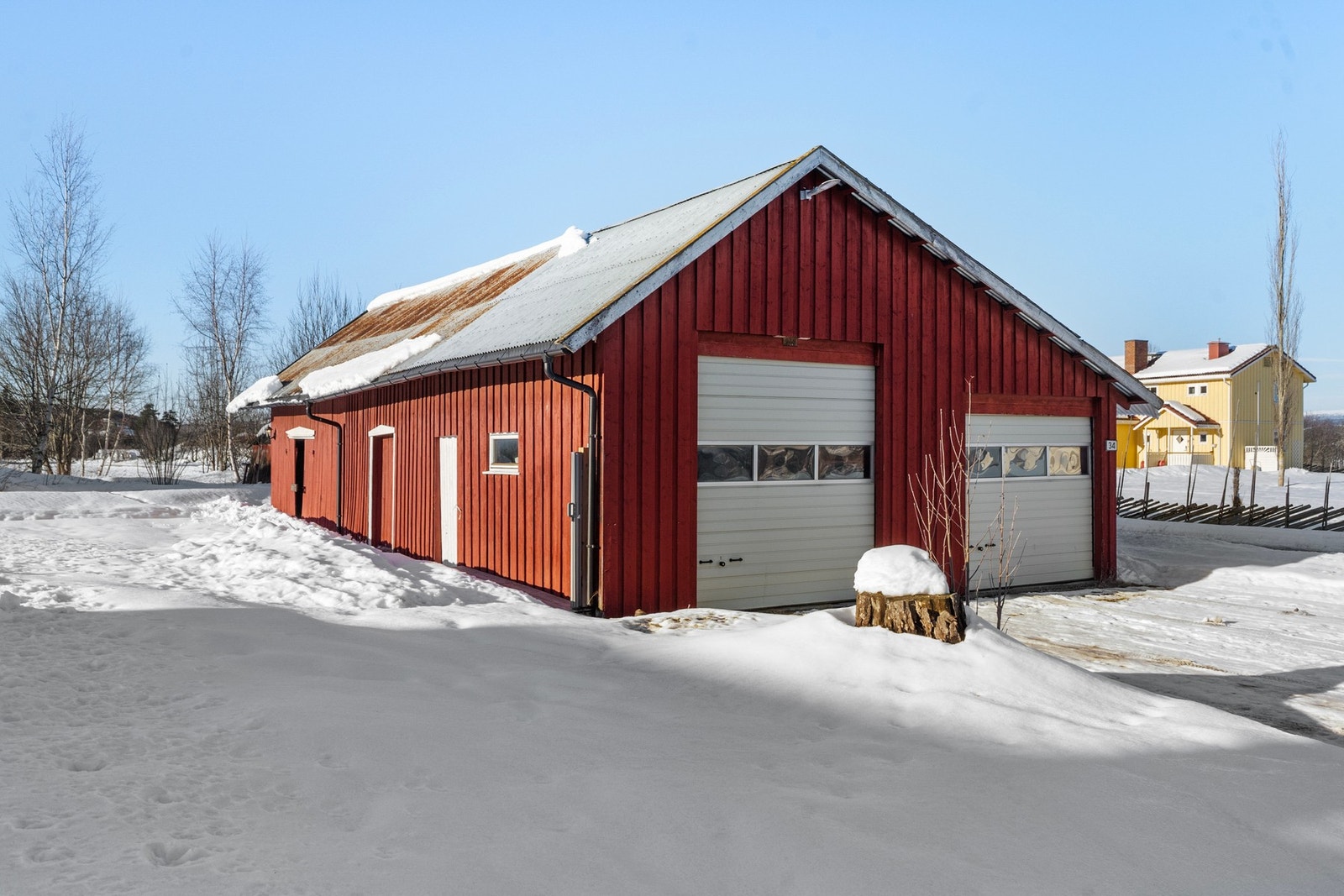 Stort garasjebygg Galleribilde