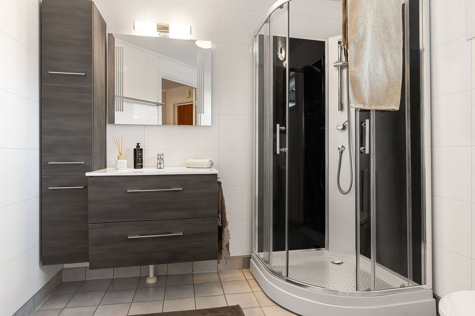 Pent oppgradert bad på ca. 6 kvm. Galleribilde