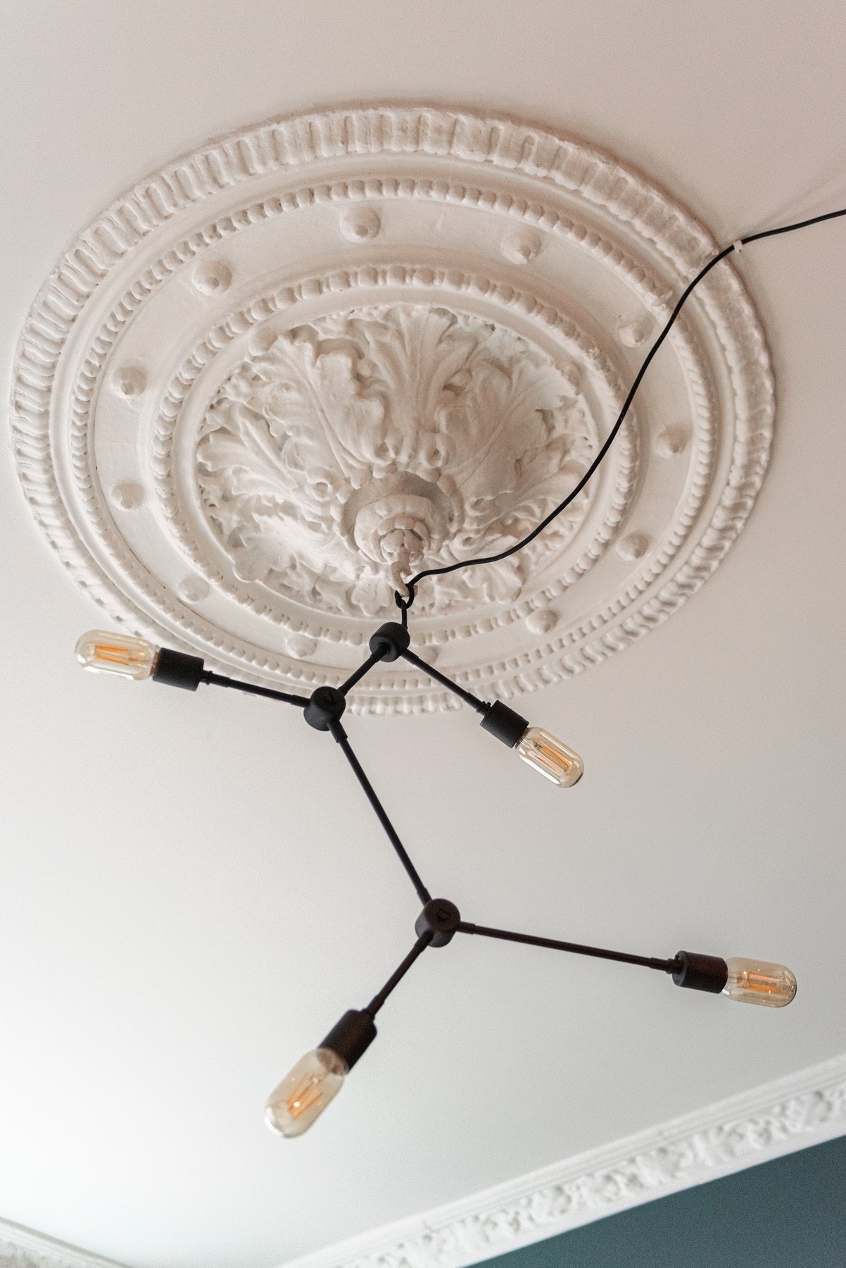 Leiligheten har flotte klassiske detaljer som rosetter og stukkatur! Galleribilde