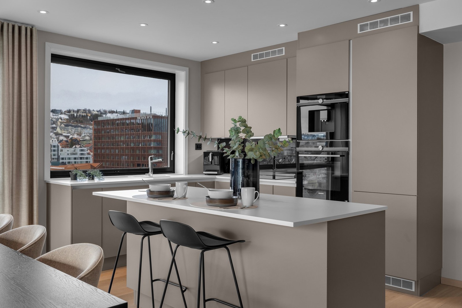 Kjøkkenet er godt planlagt, og svært tiltalende. Galleribilde