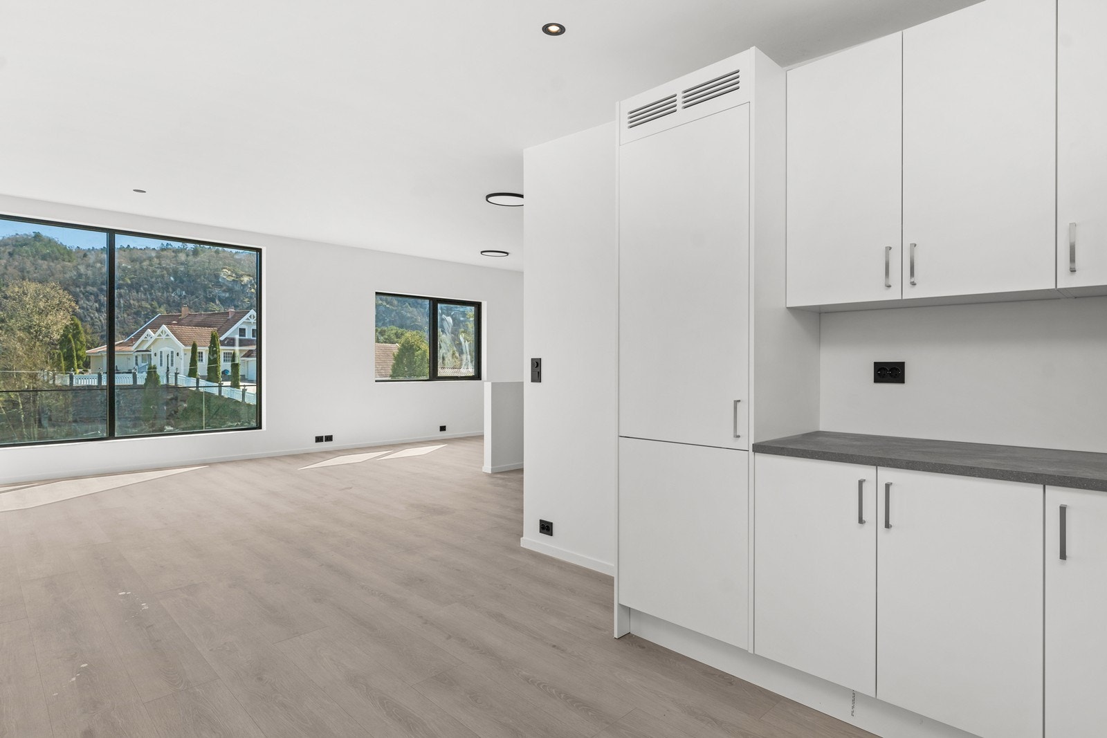 Stue/kjøkken er på totalt 63 kvm. Galleribilde