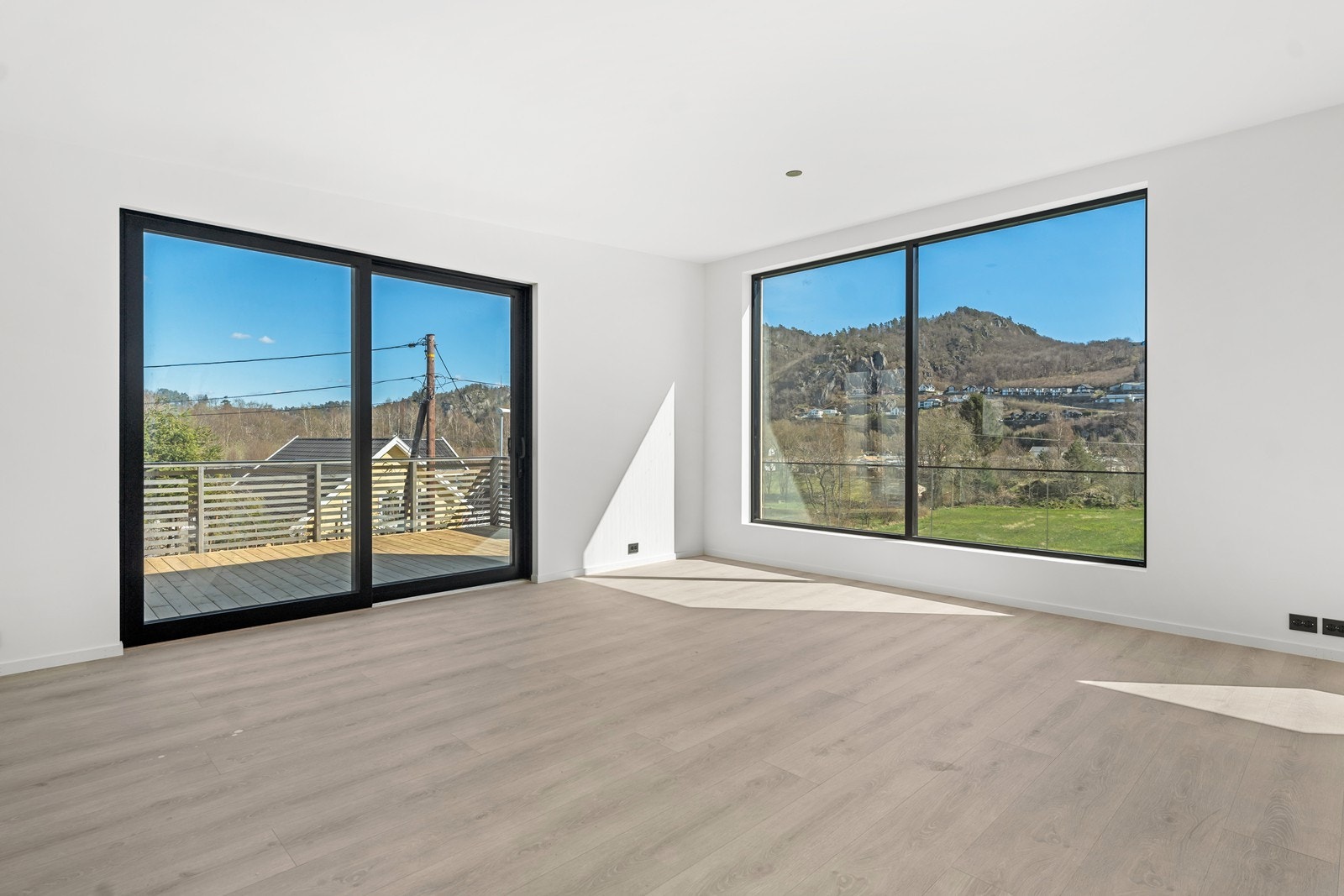 Flott utsikt og utgang til terrassen Galleribilde