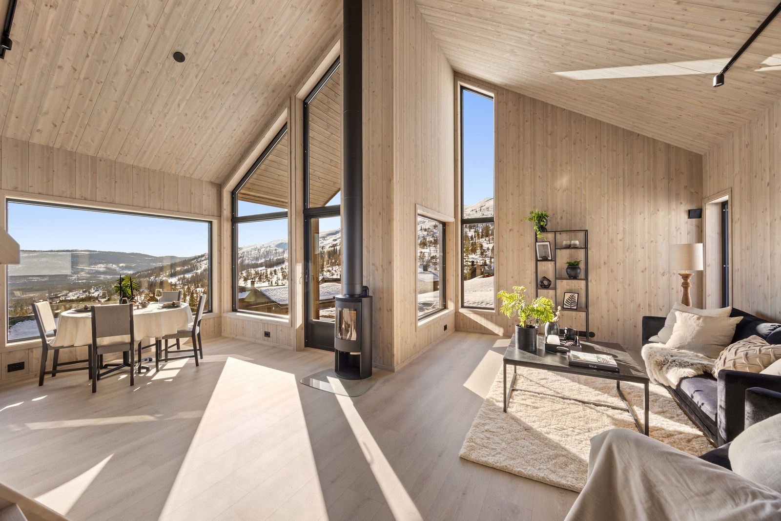 Velkommen til Bjørgålia 6, presentert av EiendomsMegler 1 v/ Jim Håkon Karlsen. Foto: ELW Media (Espen Wåde) Galleribilde