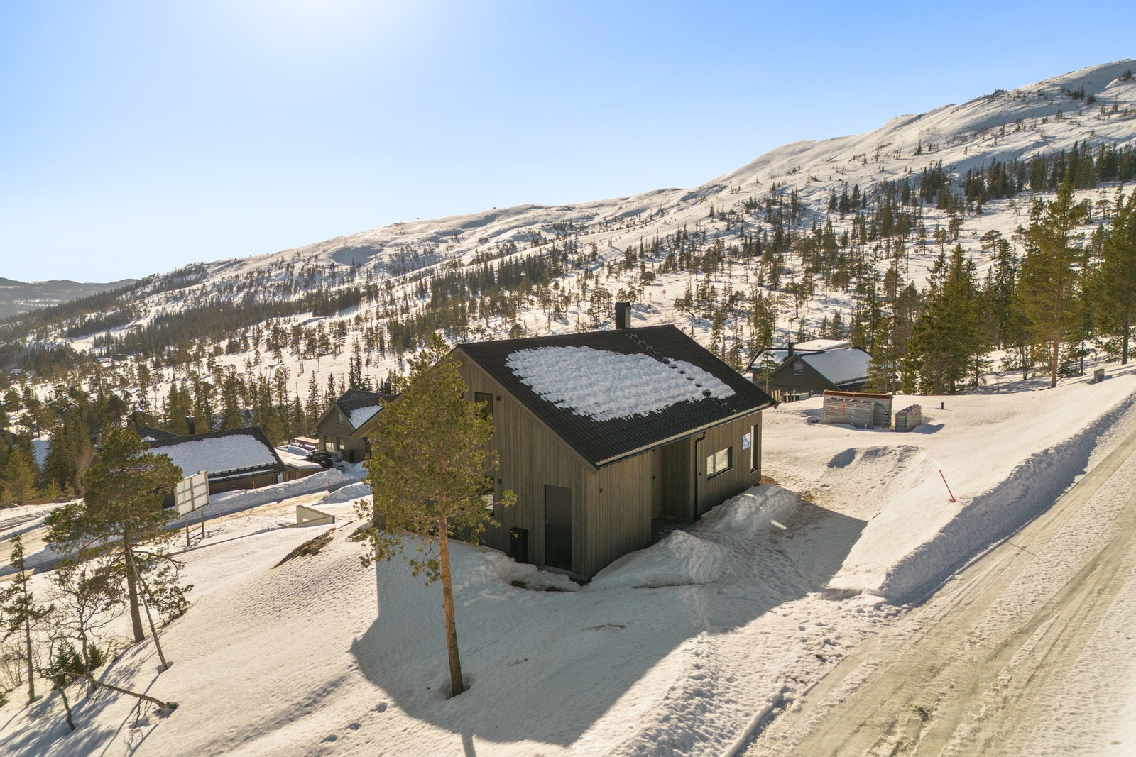 Parkering på singelbelagt gårdsplass Galleribilde