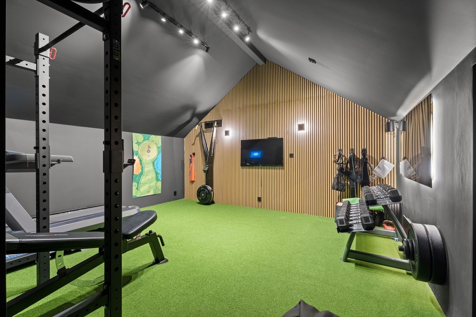 Sportsboden er imponerende utnyttet som treningsrom! Galleribilde