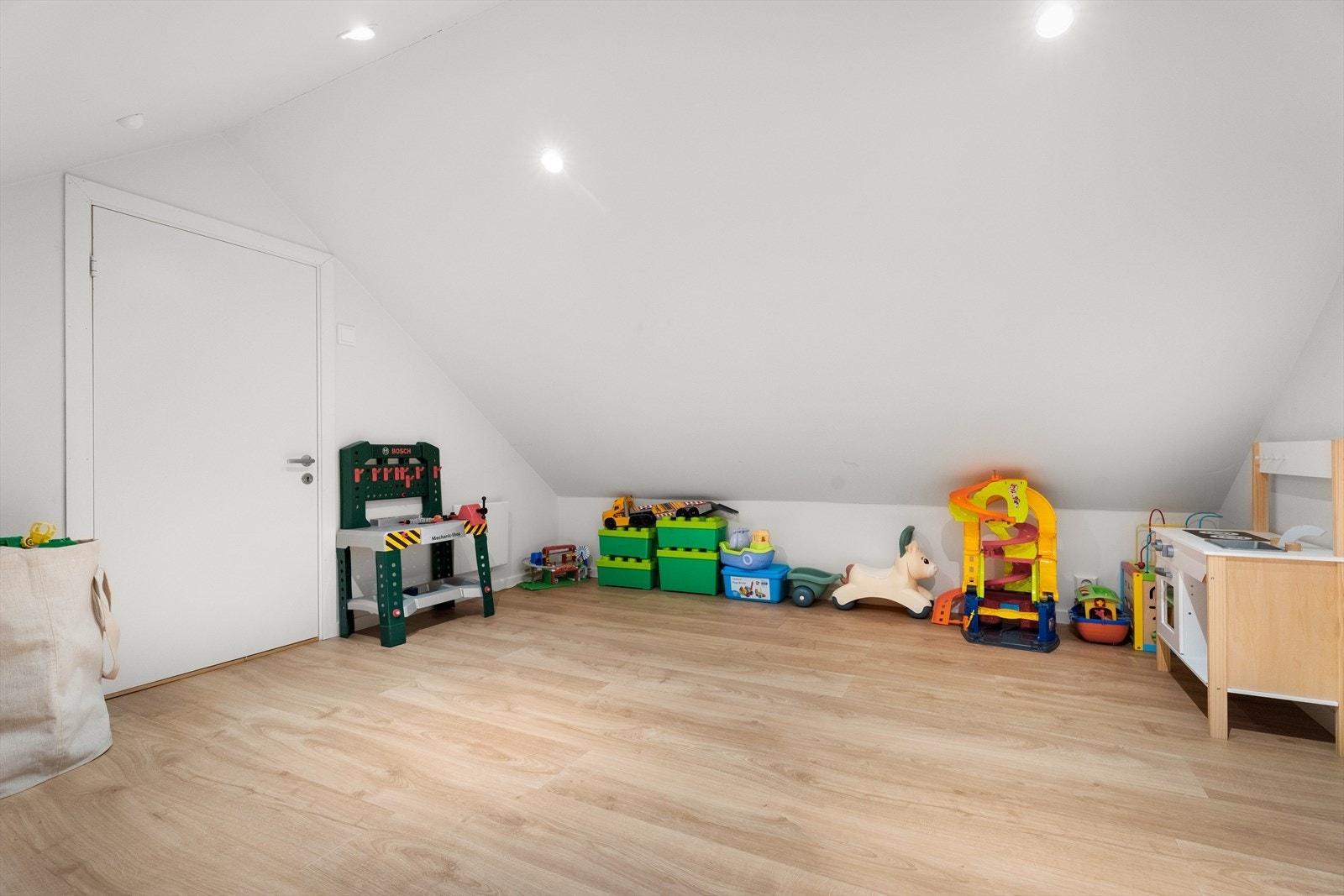 Loft med bodareal. Ikke målverdig areal (ALH) på 36 m2. Galleribilde