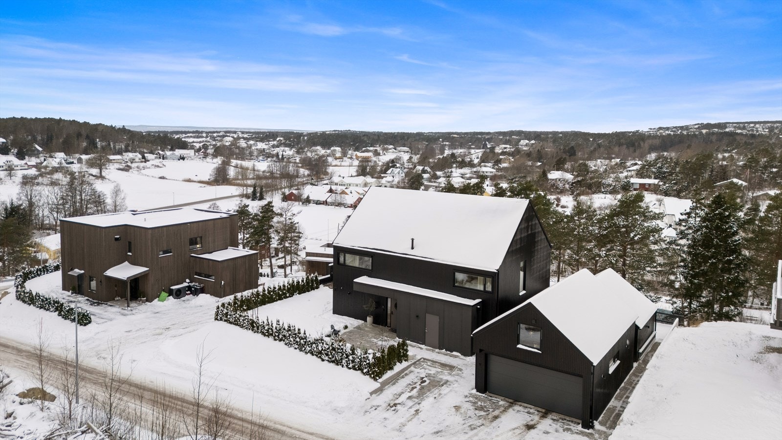 Boligen ble malt 2 toppstrøk sommer 2025. Galleribilde