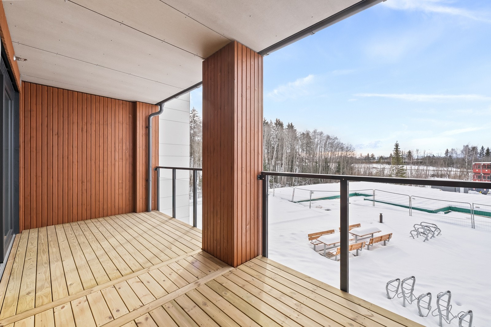 Her har man god plass til utemøbler etter ønske. Galleribilde