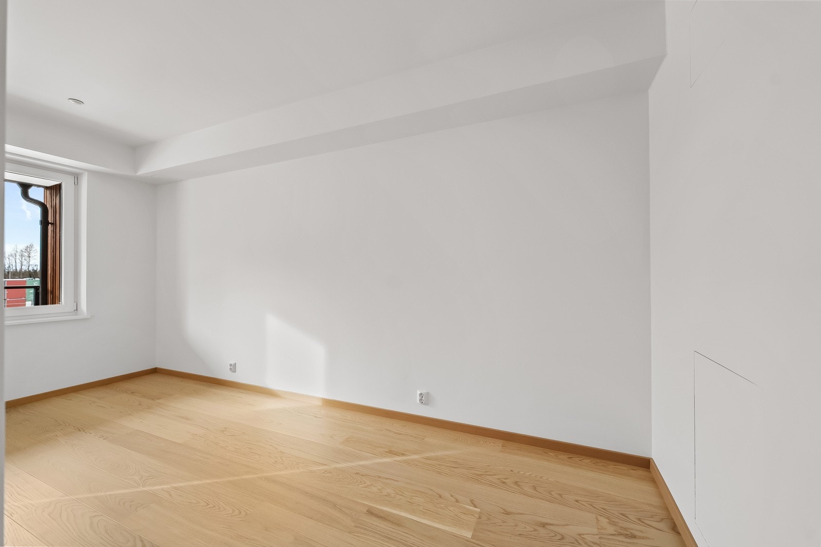 Lyst og romslig soverom. Galleribilde