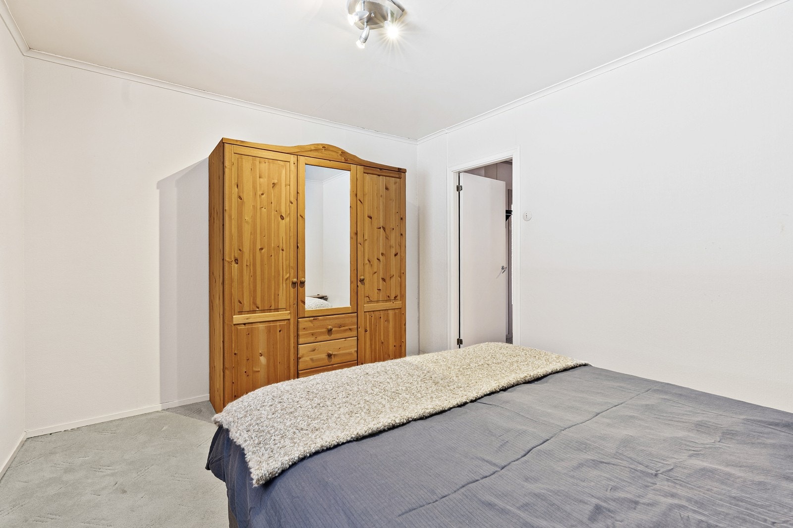 - Her har du god plass til seng av ønsket størrelse og annet ønsket møblement - Galleribilde