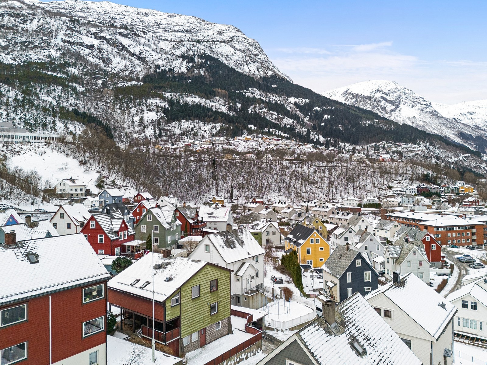 - 10 min gange til Bunnpris Odda og 13 min gange til Rema 1000 Smelteverket - Galleribilde