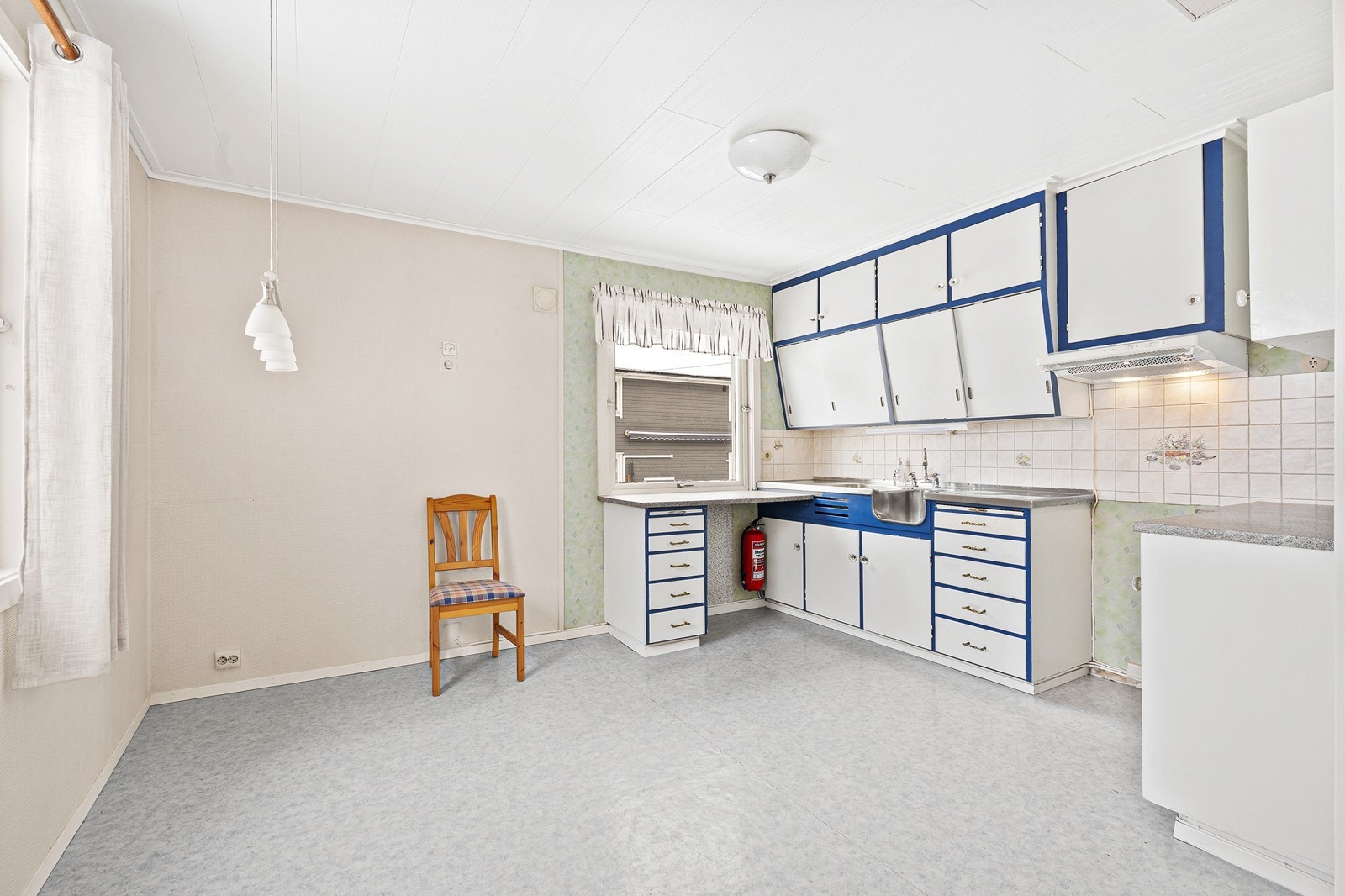 - Delvis åpen kjøkken-/stueløsning sørger for en sosial sone - Galleribilde