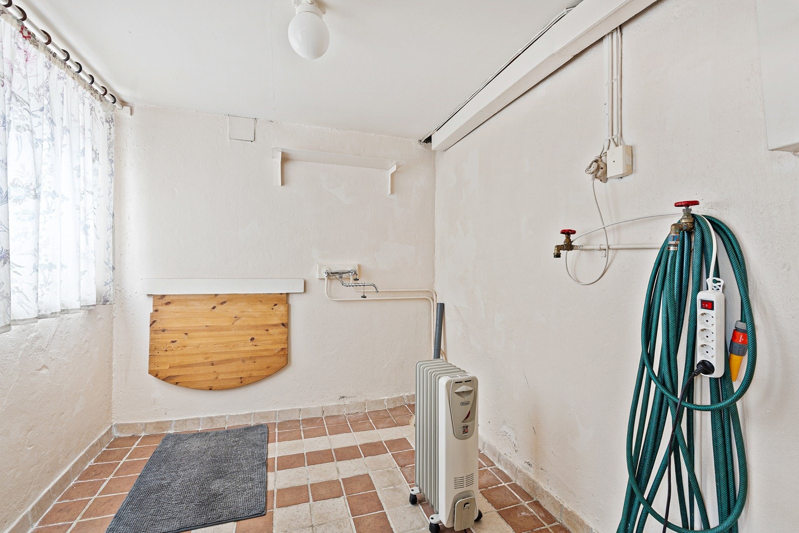 - Praktisk med separat vaskerom - Galleribilde