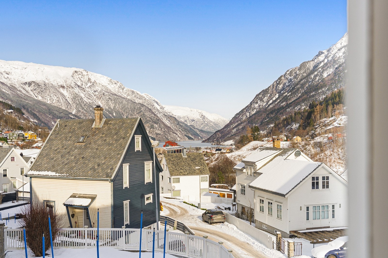 - En innholdsrik tomannsbolig med nydelig, naturskjønn utsikt - Galleribilde