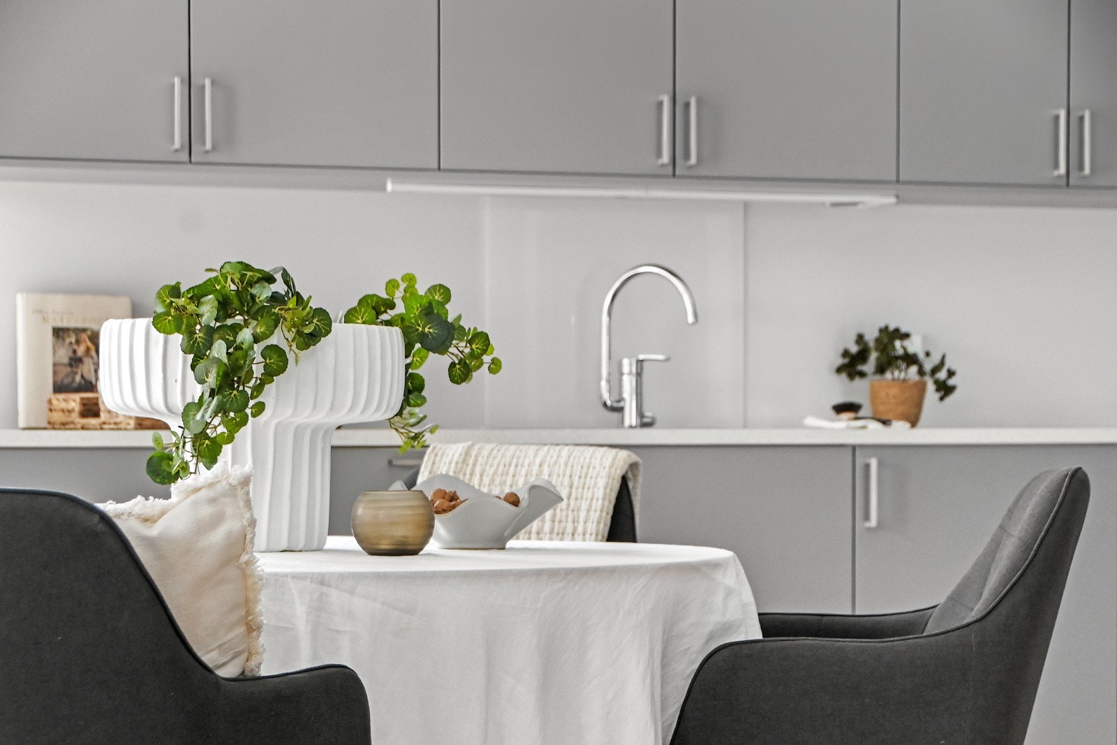 Kjøkkenet, funksjonelt, stilrent og klart for både hverdagsmat og helgekos. Galleribilde