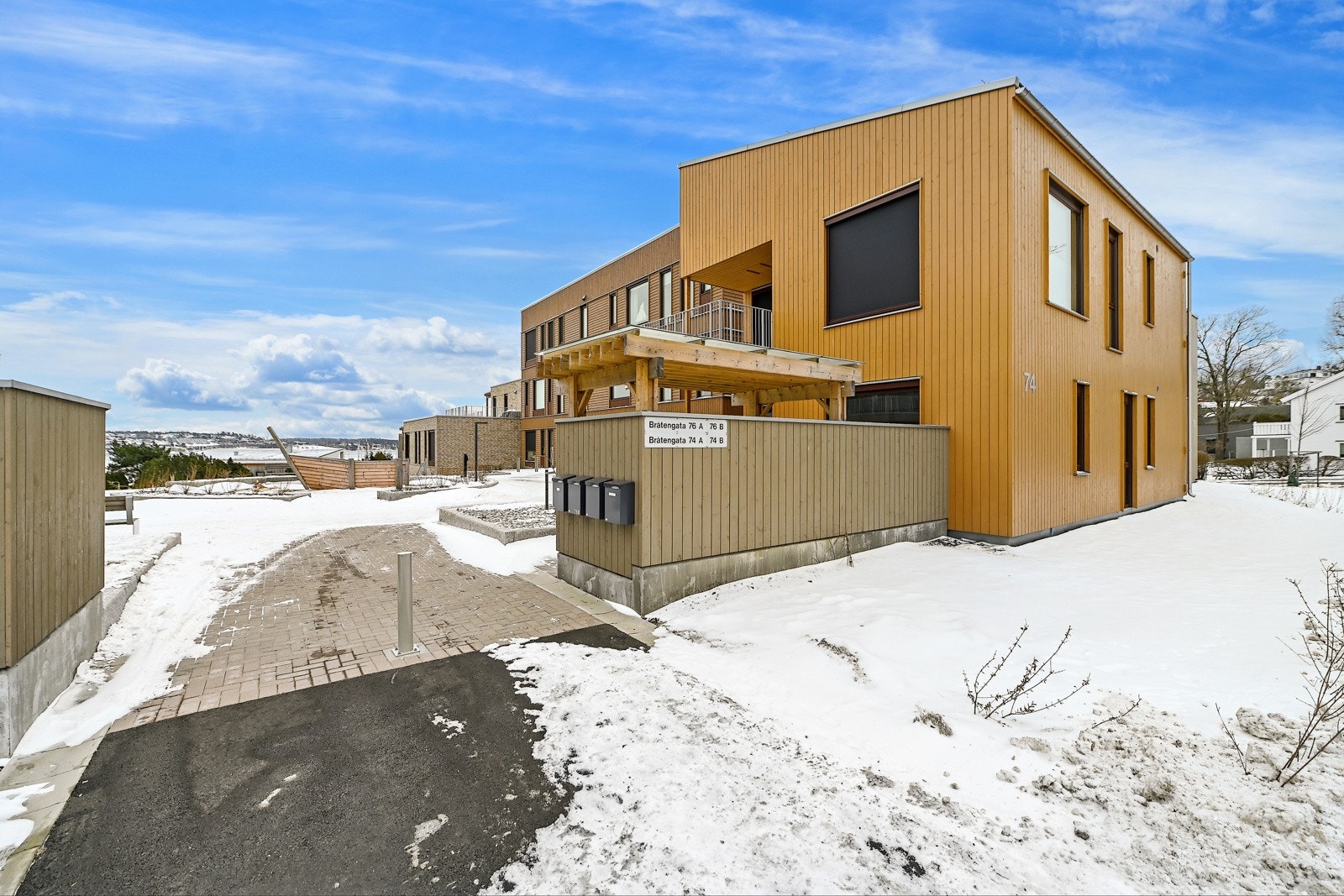 Nesten eget hus - men ikke ditt ansvar å beise eller tømme takrenner! Deilig, ikke sant? Galleribilde