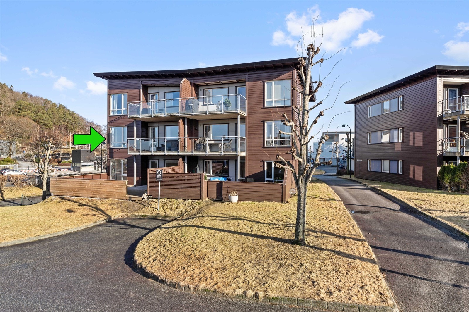 Dardan Shabi v/Eiendomsmegler Krogsveen har gleden av og presentere Glassperleveien 141. Fotograf: Nordbo Foto Galleribilde